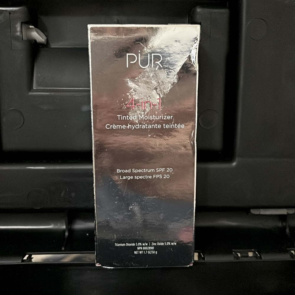 PUR 4-in-1 tinted moisturizer broad spectrum SPF 20 shade LN2, light to neutral